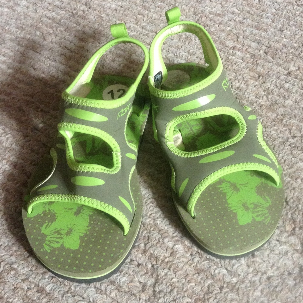 NWOT Reebok sandals